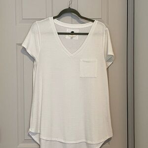 Cupio White V-Neck Short Sleeve Tee